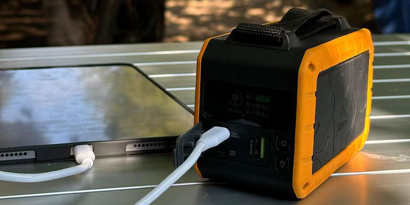 Xtorm XR204 Robuuste Powerbank 40.000 mAh met zaklamp