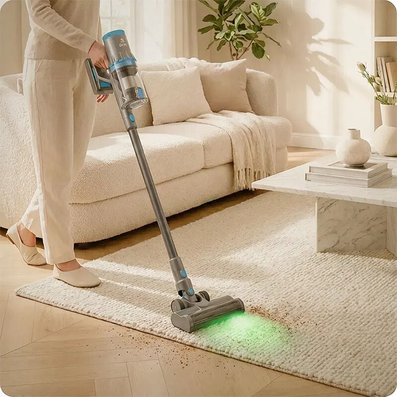 CleanWise Rita steelstofzuiger verwijdert vuil van een vloerkleed met groene laserdetectie