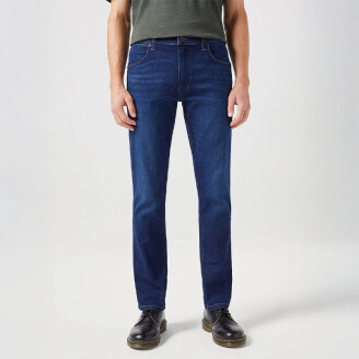 De voorzijde van de Wrangler Greensboro Night Shade. 