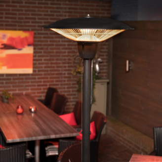 Sunred Staande Terrasverwarmer Barcelona 1500 Watt in sfeersetting.