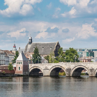 Combi deal: 4*-hotel Maastricht + ontbijt & NS treinretour!