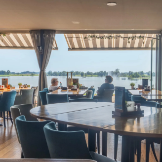 Verblijf in een TOP hotel + HEERLIJK TERRAS aan de Maas in de prachtige natuur bij Nijmegen